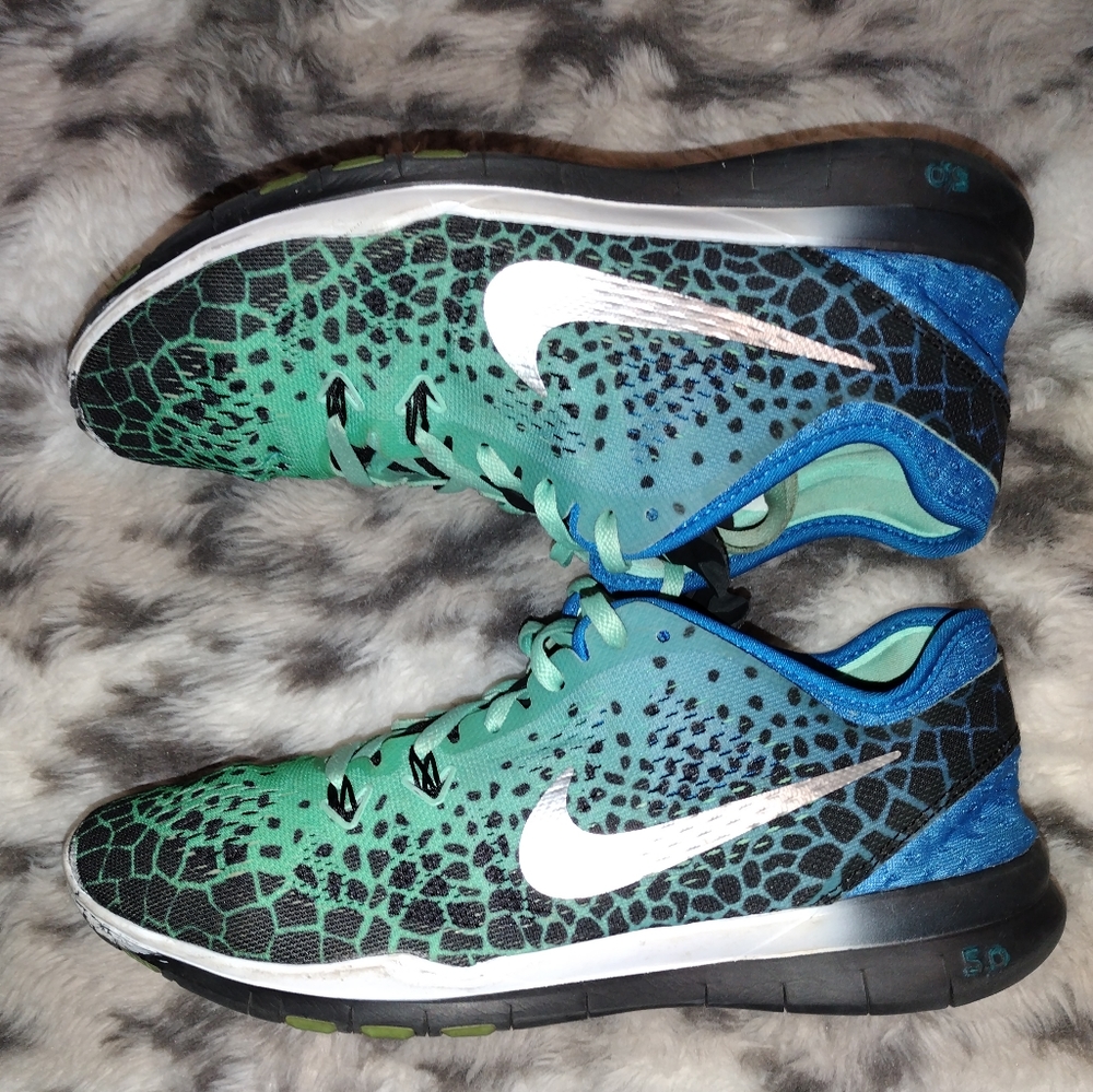 Blue, Green, Black & White Animal Print Nike Free TR 5 Running Shoes size 8